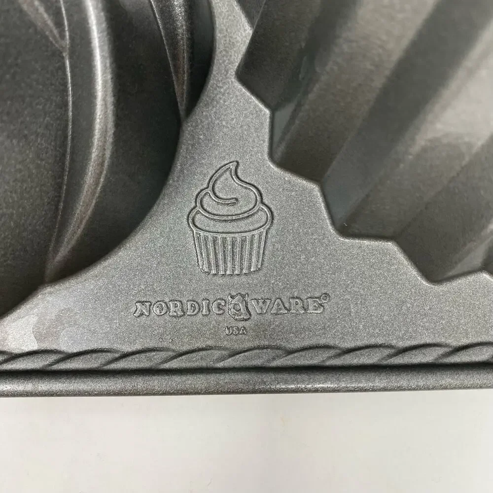 Nordicware 3D Cute Cupcake cake pan 6 cups